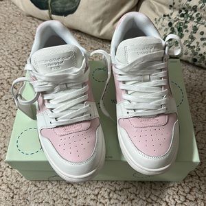 Off White. Size 40. Color Pink White.